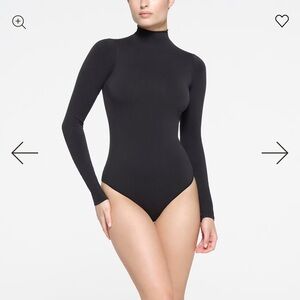 SKIMS Black Long Sleeve Bodysuit Size S/M